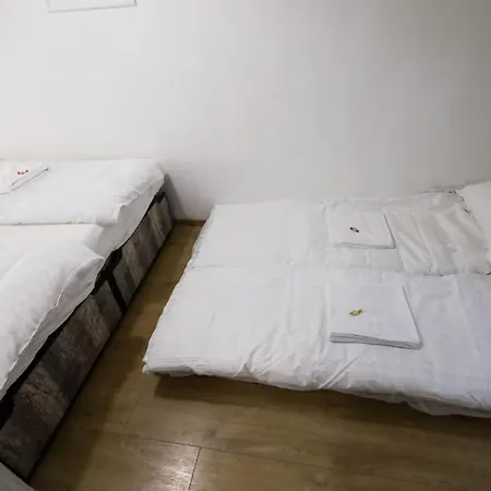 Pest-port Private Room-6 Διαμέρισμα *